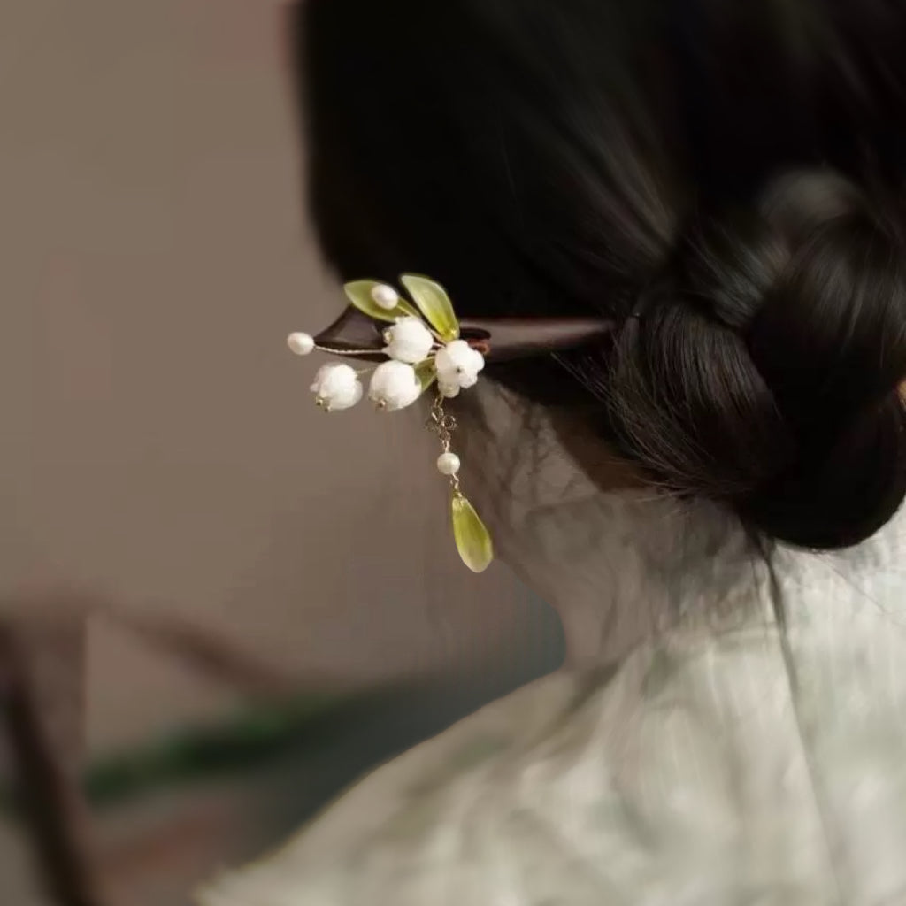 Jade Orchid | Delicate Bellflower Ebony Hairpin