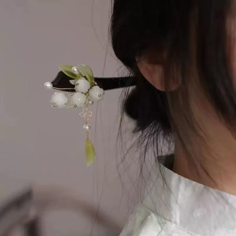 Jade Orchid | Delicate Bellflower Ebony Hairpin