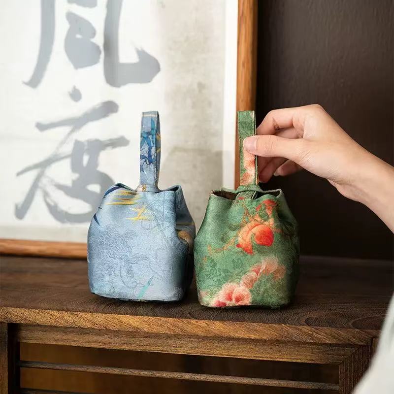 琳LING™ Xiangyunsha Silk Pouch