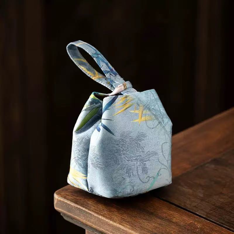 琳LING™ Xiangyunsha Silk Pouch