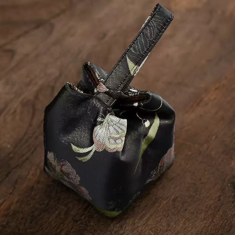 琳LING™ Xiangyunsha Silk Pouch