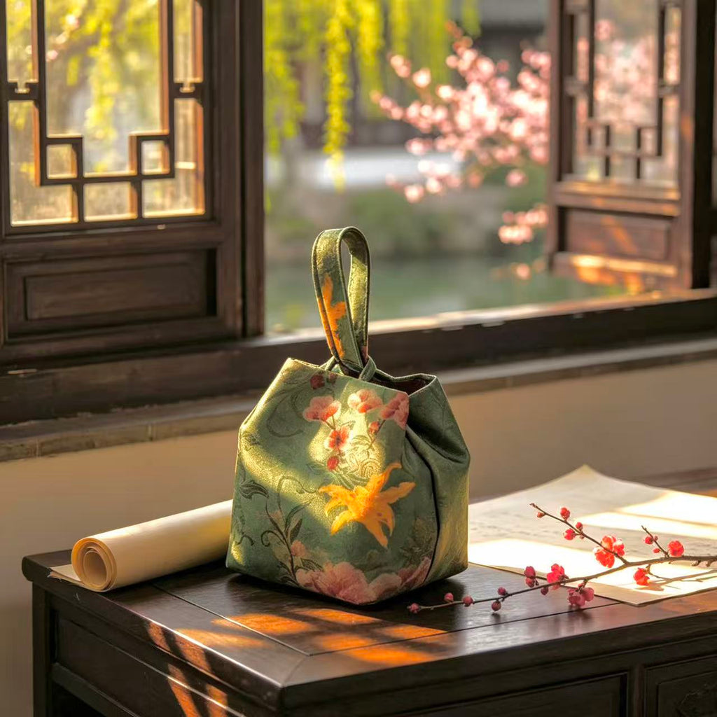 琳LING™ Xiangyunsha Silk Pouch