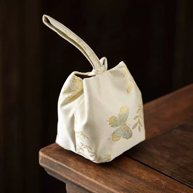 琳LING™ Xiangyunsha Silk Pouch